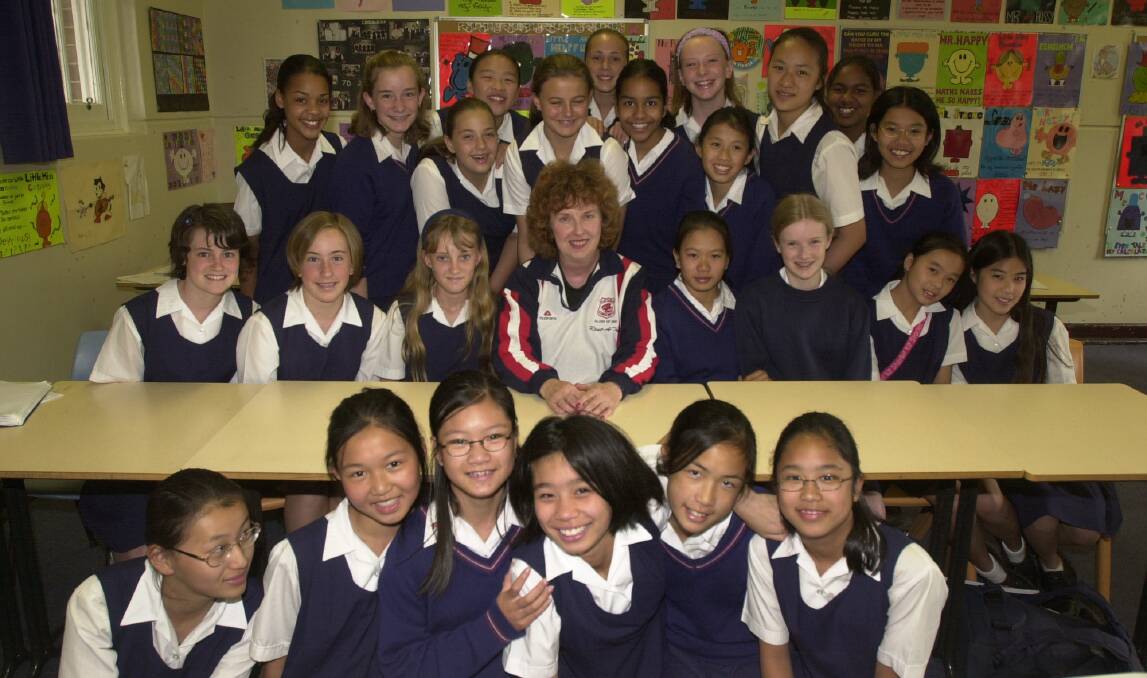 Popular teacher: Diana Renton, centre, pictured with some of her students when she retired in 2001.