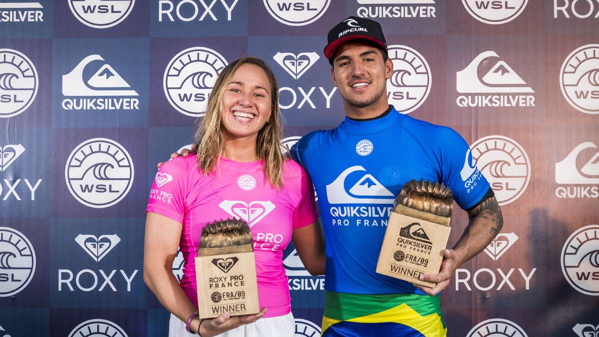 Your 2017 winners of the Roxy Pro and Quiksilver Pro France, Carissa Moore (HAW) and Gabriel Medina (BRA). Picture © WSL / Poullenot