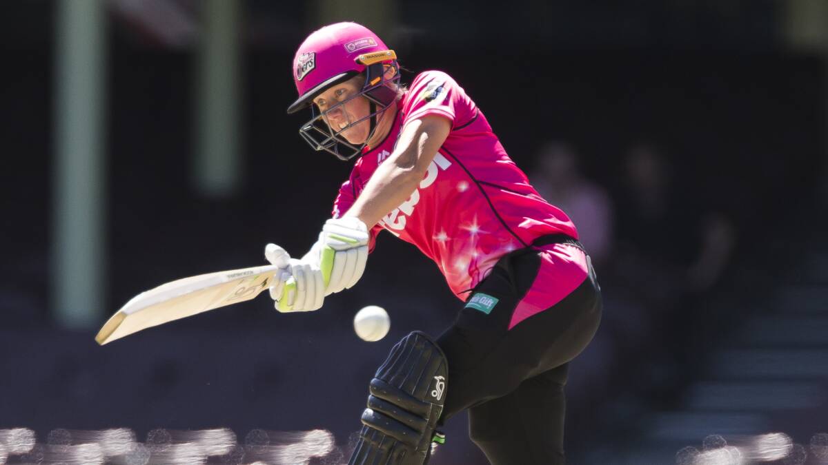 Four more: Alyssa Healy in action for the Sixers at the Sydney Cricket Ground last week. Picture: Craig Golding/AAP