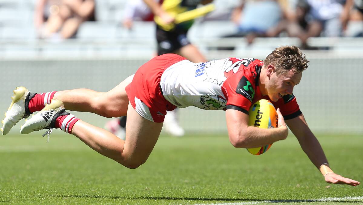 Match winner: Kurt Mann scores the winning try for the Dragons. Picture: NRL Photos