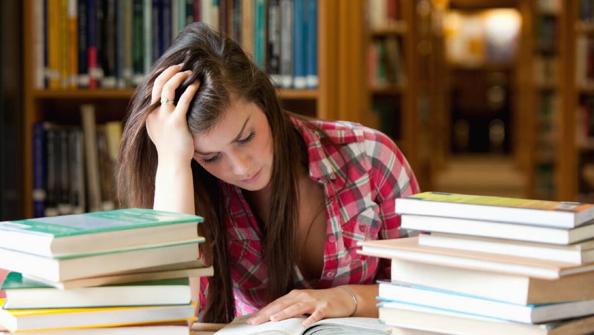 When sitting down to study, students should have the materials they require, such as text books, laptop computers, and highlighters to ensure they can concentrate effectively.