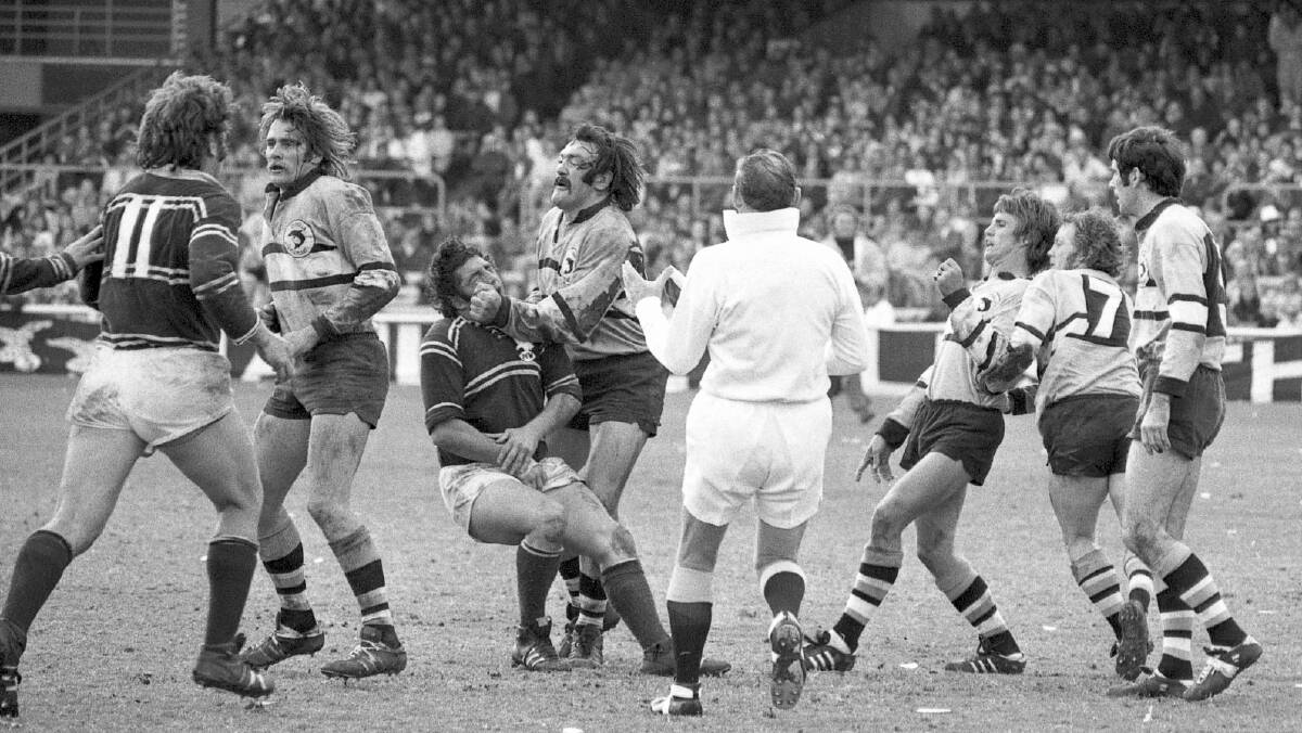 1973 grand final:  Cliff Watson serves it up to Peter Peters.  Left to right: John O'Neill, Greg Peirce,  Peter Peters, Cliff Watson, referee Keith Page, Warren Fischer, Tommy Bishop and Bob Wear.  Picture: Fairfax Media 