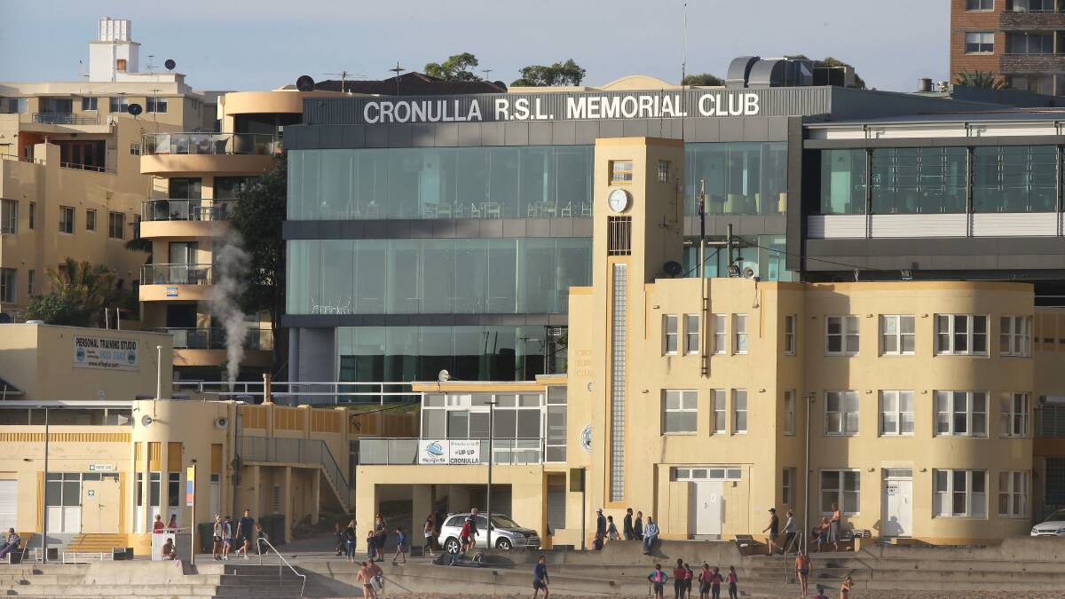A roof will be built over the balcony on the southern end of the clubhouse, impacting views from the RSL club and The Dunes apartments with circular balconies.