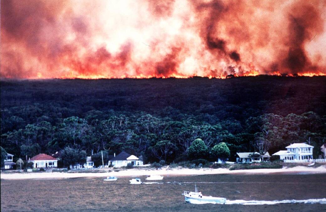 A line of fire threatens the townships of Bundeena and Maianbar during the 1994 wildfire through the Royal National Park.