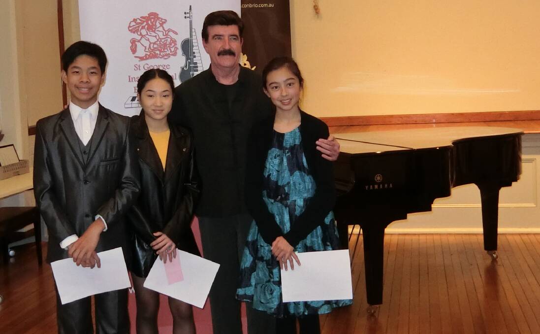 Keys to success: 2017 Intermediate Piano Championship plagegetters Leroy Ma (1st), Eunice Li (2nd) and Alyssa Chalmers (3rd) with adjudicator James Muir. Picture: Robert Phillips