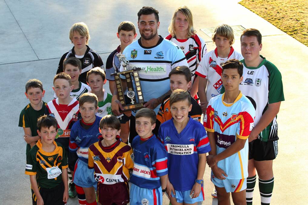Play-offs: Players from Cronulla-Sutherland Junior Rugby League clubs with Sharks prop Andrew Fifita. Picture: John Veage