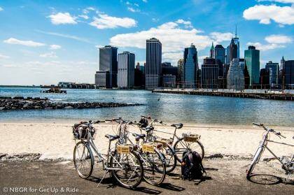 Doing a tour of Brooklyn by bike allows you to soak up wonderful views of the Manhattan skyline.