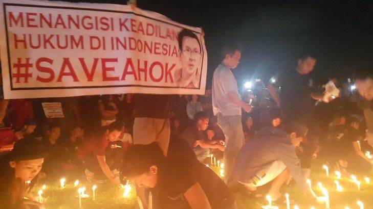 Girl lighting a candle for Ahok at vigil in Bali

Photo: Amilia Rosa
Sign one: Bitter over the lack of justice in Indonesian law.
 Amilia Rosa