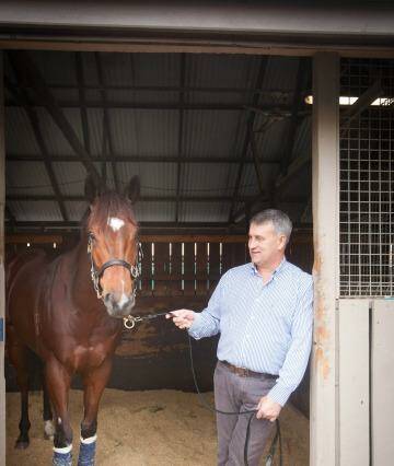 If the shoe fits: Hawkesbury trainer Noel Mayfield-Smith and his luckless gelding Famous Seamus. Photo: Paul Harris