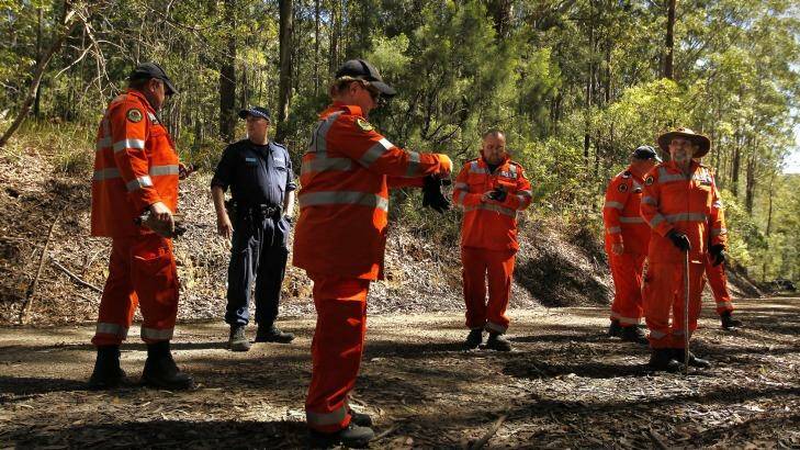 SES volunteers and police search for William. Photo: Kate Geraghty