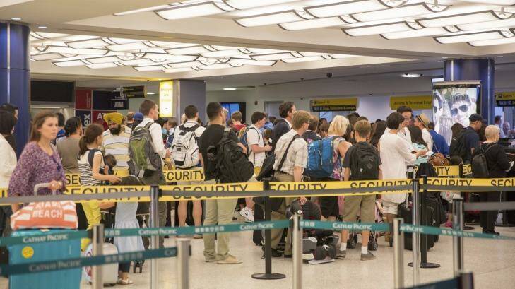 There are always long lines of passengers at security points in US airports. Photo: Jodi Jacobson