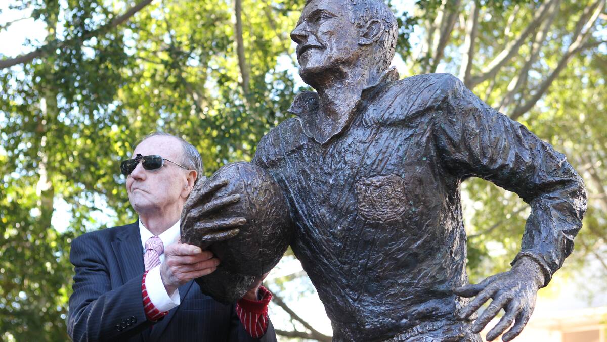 Remarkable player: Rugby League Immortal Reg Gasnier unveils his statue at the SCG in August 2010. Picture: Steve Christo.
