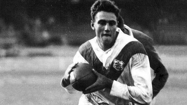 The prince of centres: Reg Gasnier in action for St George. Photo: SMH
