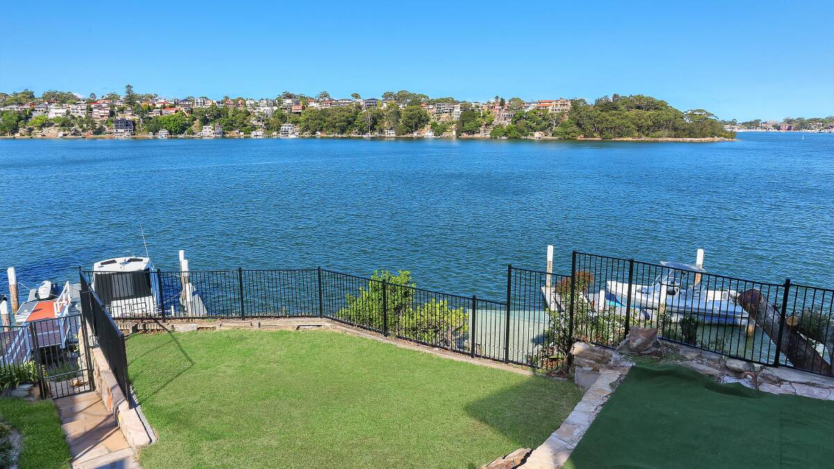 SHIRE DOMAIN | Luxe waterside abode