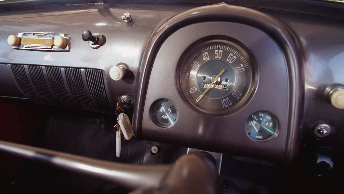 The dash of the 48-215. There's a speedo, warning lights, a fuel gauge and ... nup, that's it.