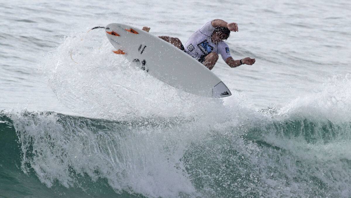 Kelly Norris flying to the top at the Carve Pro Junior today. Picture; Surfing NSW/Smith