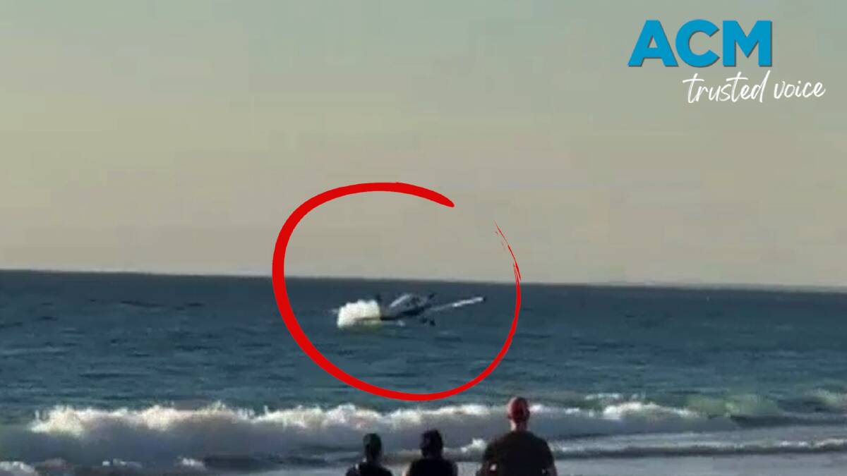 Watch light plane crash landing off Perth beach