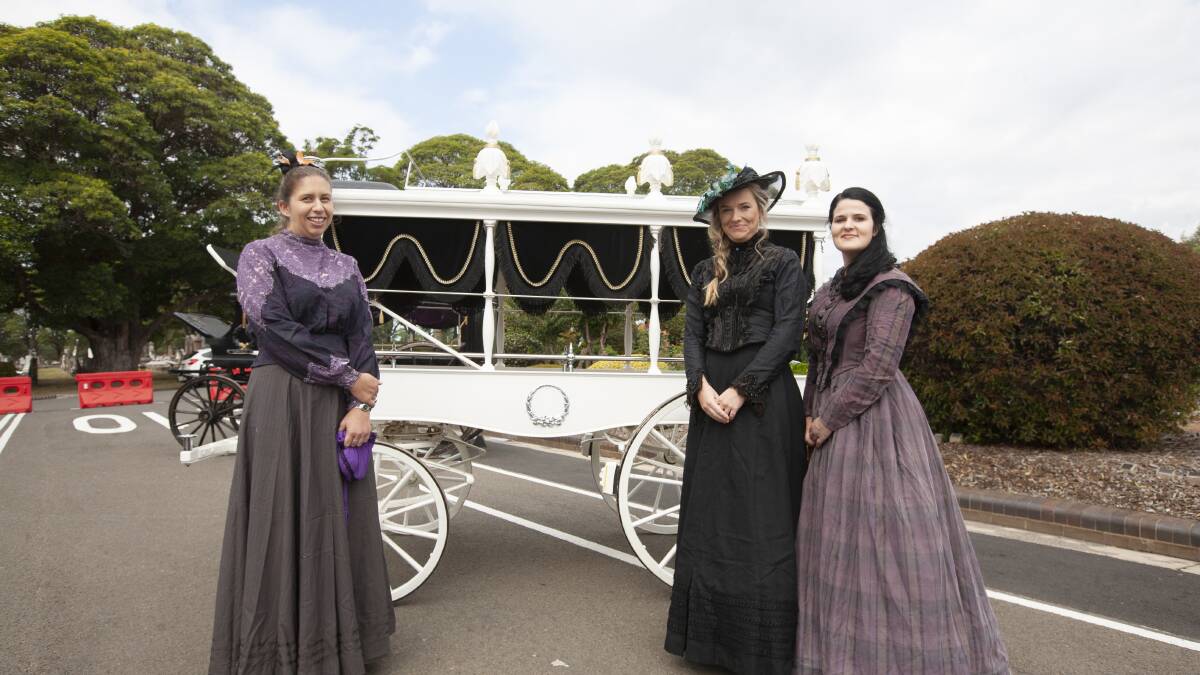 To add to the heritage flavour, actors from the Miranda Musical Society dressed in old world costumes wandered through the park.