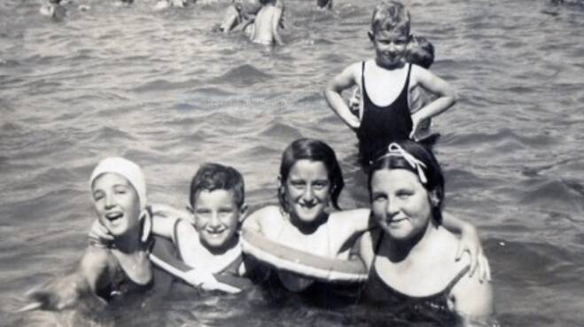 Time and tide: A popular day at the Ramsgate Baths. (L-R) Valerie Riddett, Bob McKew, Betty McKew, Nola Fletcher, 1939-1940, photo by Christine Gordon, courtesy Ramsgate Baths Archive.