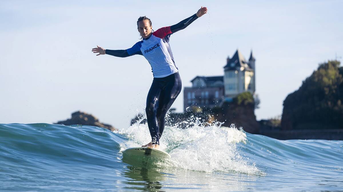Frances Justine Dupont warming up for the event at Cte des Basques in Biarritz. Picture: FFS / Arrieta