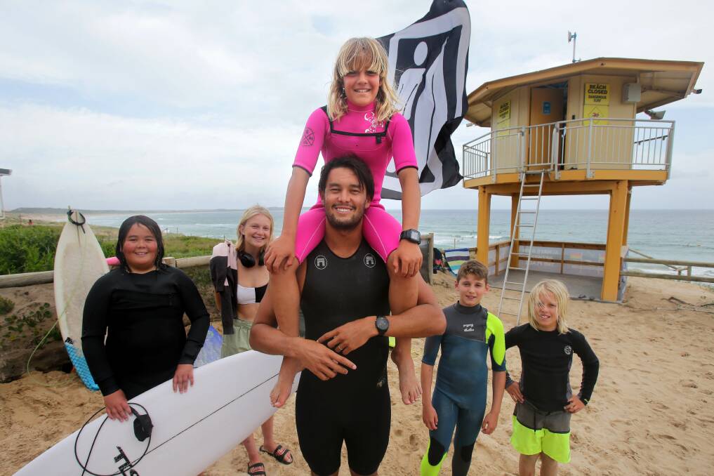At Home: Connor O'Leary at Elouera with young supporters before leaving for Hawaii and his third stint on the CT.Picture John Veage