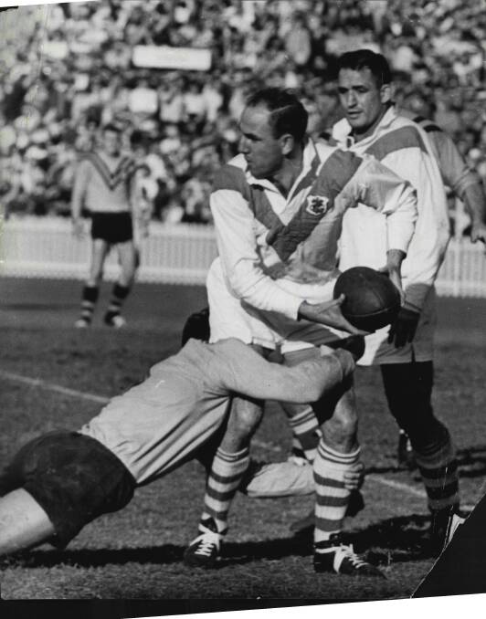 One of the greats: St George winger Eddie Lumsden scored hat-tricks in two grand final victories for the Dragons. Picture: FDC Archive