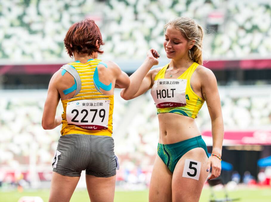Isis Holt (right). Photo: AAP Image/Paralympics Australia/Sport the Library/Drew Chislett