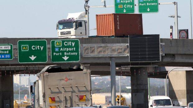 A high toll on a new motorway link between the port and WestConnex would push up trucking companies' costs. Photo: John Veage