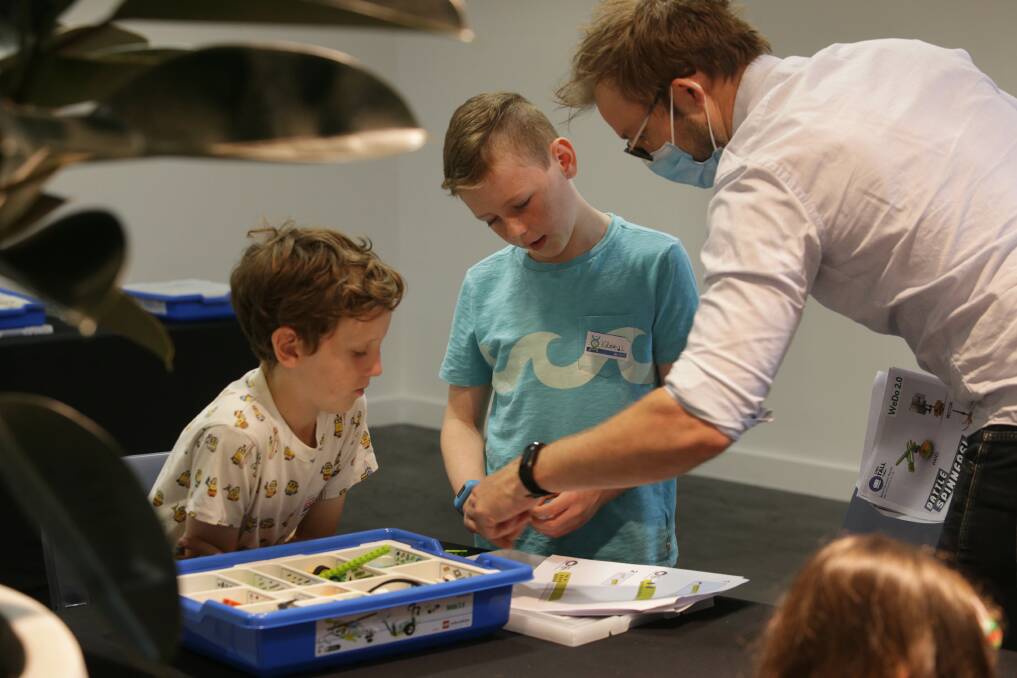 PHOTOS | ANSTO inspiring kids with science at Westfield Miranda