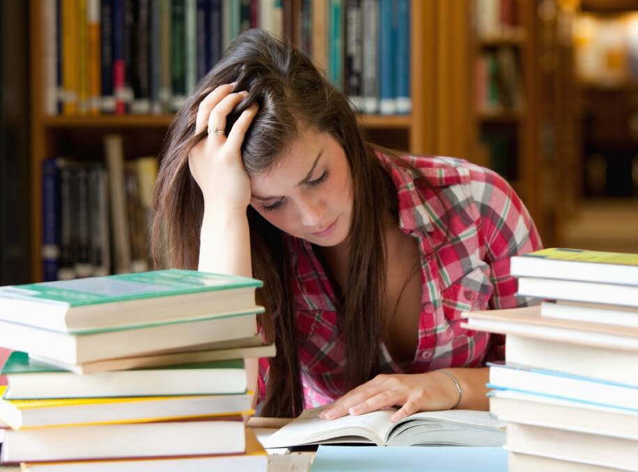 When sitting down to study, students should have the materials they require, such as text books, laptop computers, and highlighters to ensure they can concentrate.