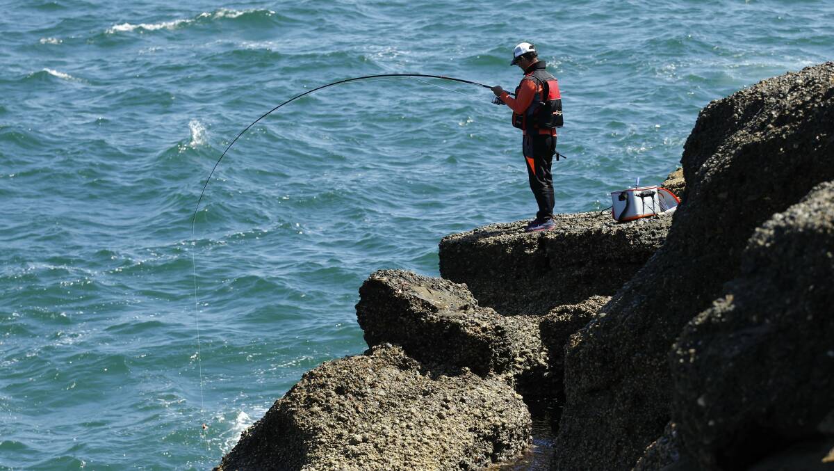Shire opts in to mandatory wearing of life jackets by rock fishers