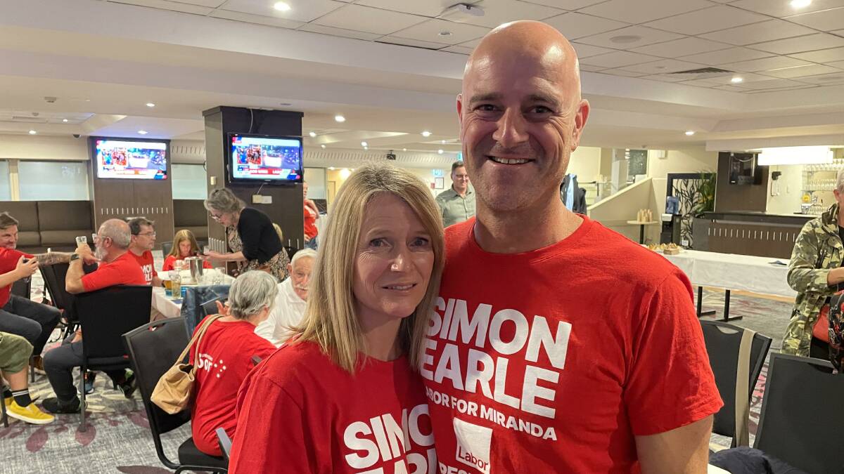 Simon Earle and his wife Emma at Tradies Gymea on the night of the 2023 state election. Picture by Murray Trembath