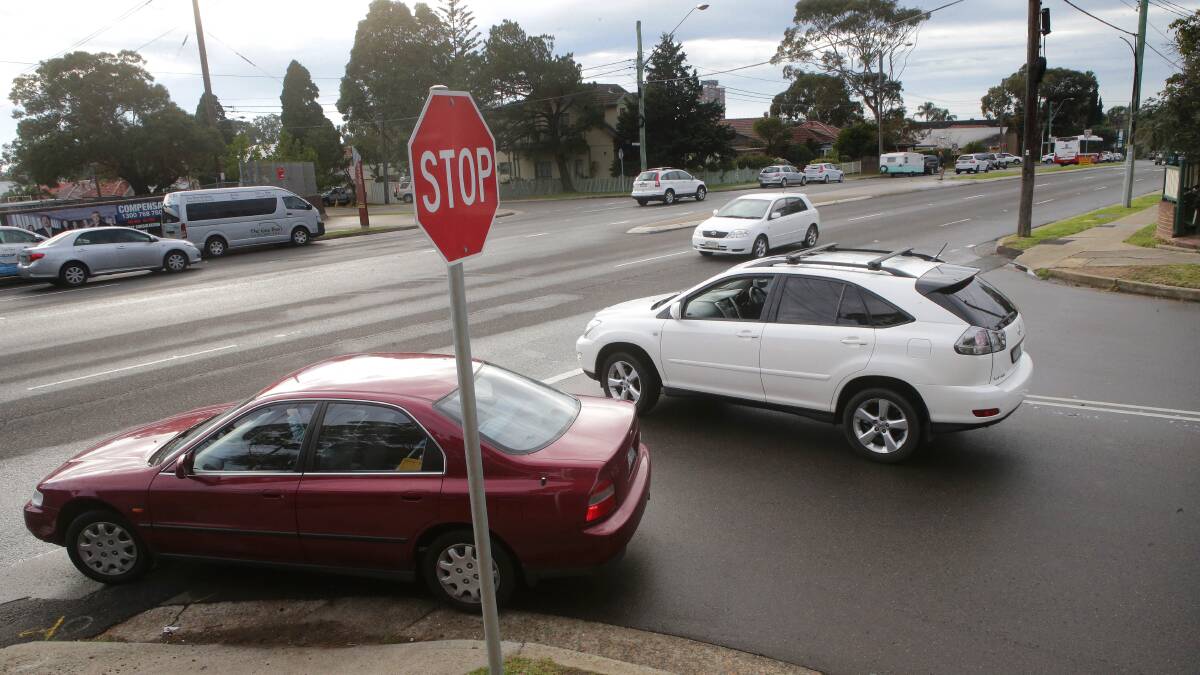 The community will be consulted before a ban on right turns from Connels Road into Kingsway is finalised. Picture: John Veage