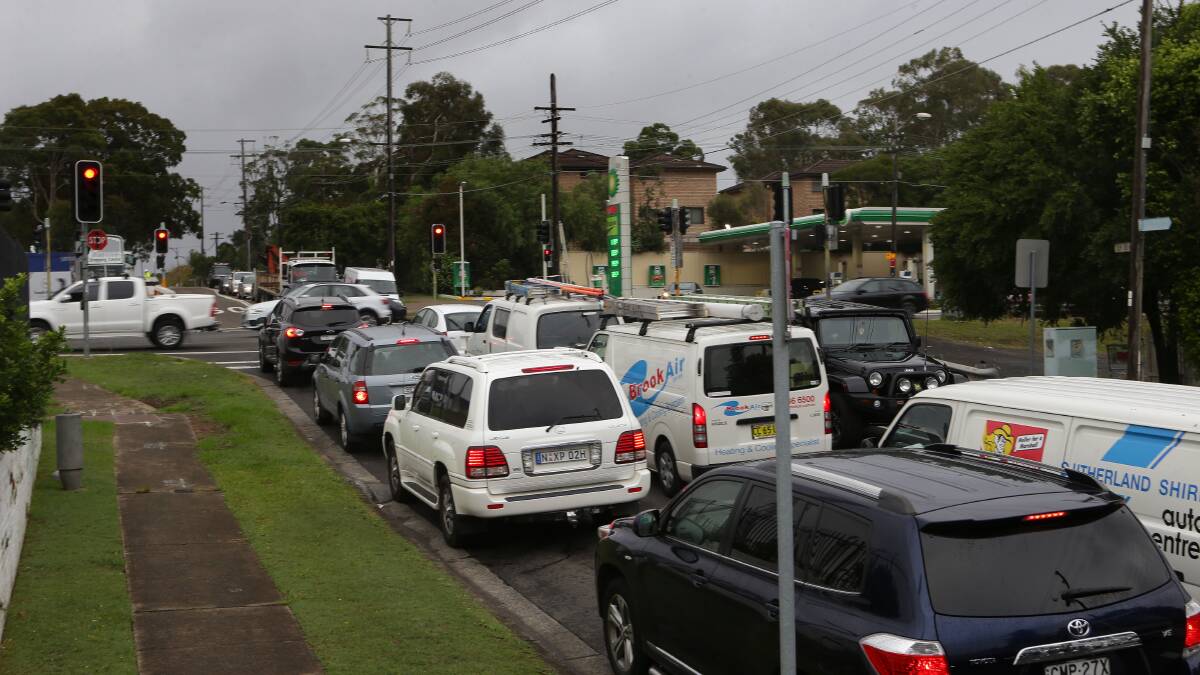 Motorists queue in Oak Road, at the intersection of Princes Highway.
Picture: John Veage