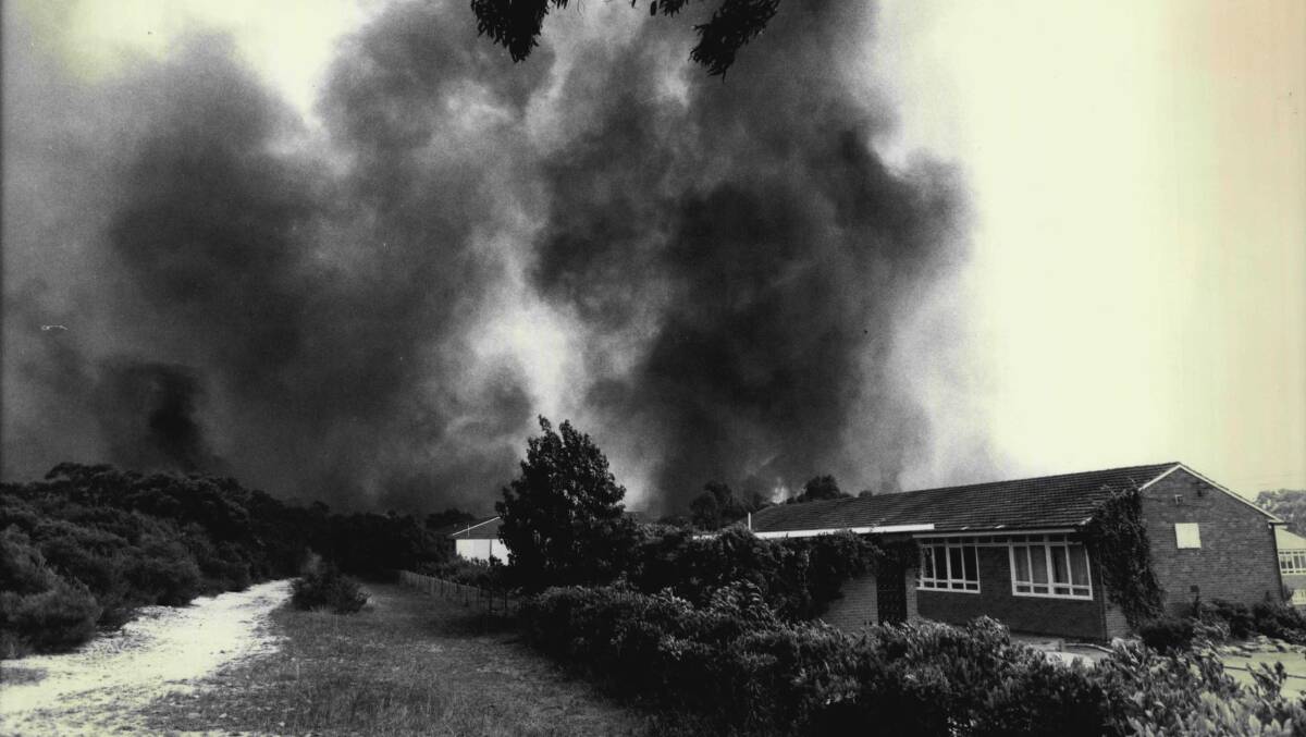 A bushfire which claimed the lives of three volunteer firefighters in 1983 comes close to Grays Point Primary School. Picture: Robert Pearce