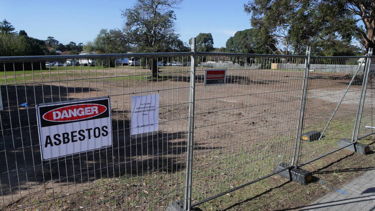 An unofficial car park on Gymea Bay Road, Gymea, has been fenced off due to asbestos risk. Picture: John Veage