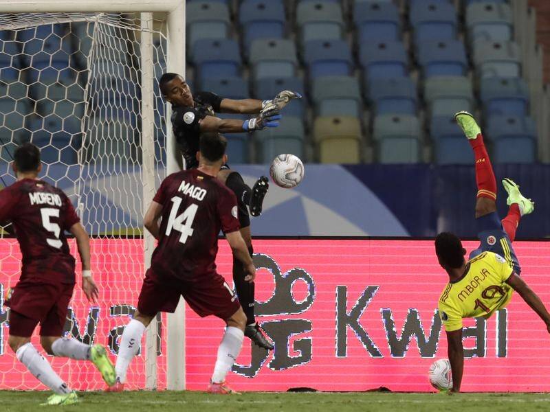 Venezuela No.1 Wuilker Farinez makes a fine save to deny Colombia's Miguel Borja in their Copa draw.