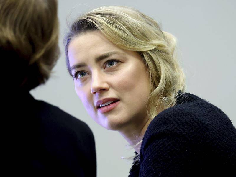 A court has been told Amber Heard wanted a deleted passage restored to her domestic abuse article.