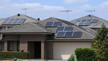 As electricity prices soar, one in three Australian households have installed solar panels. (Dan Himbrechts/AAP PHOTOS)