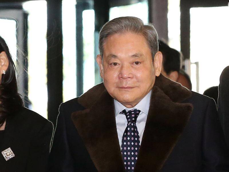 Samsung Group Chairman Lee Kun-hee (R) is suspected of tax evasion, South Korean police say..