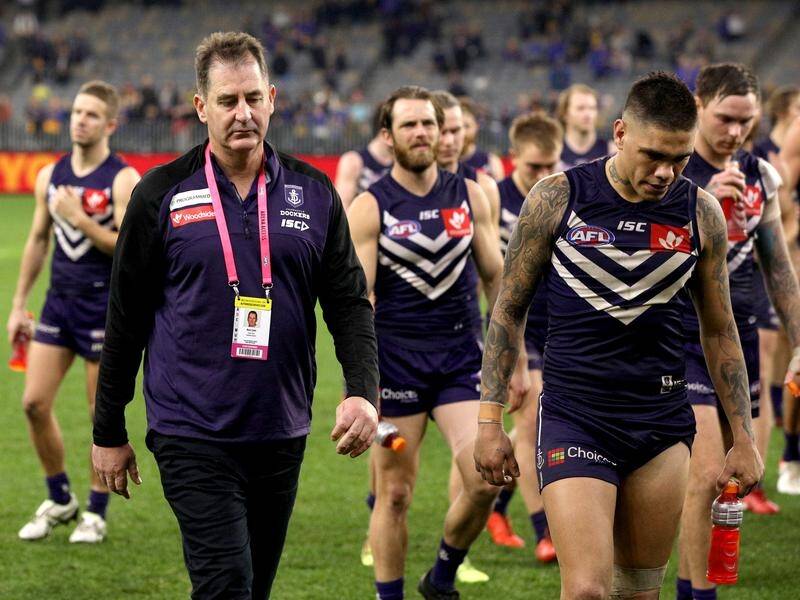 Fremantle's players have backed coach Ross Lyon as they battle to emerge from a form slump.