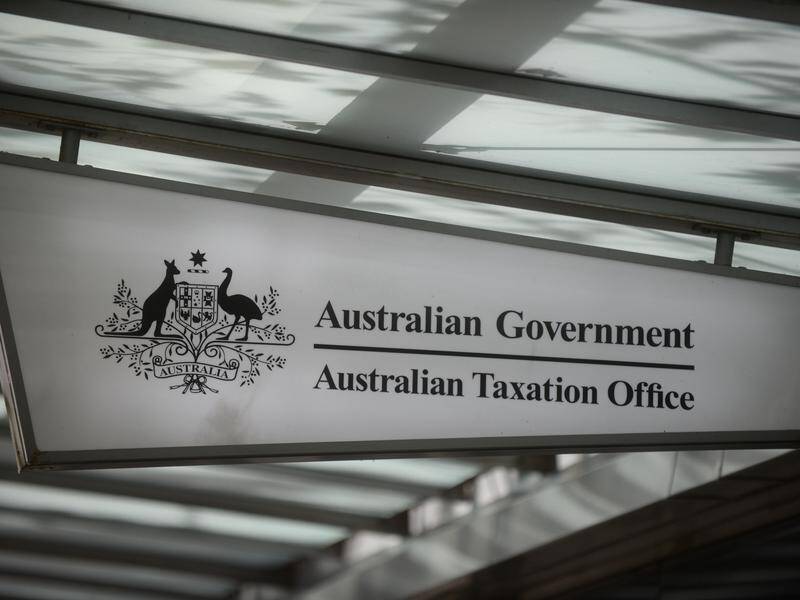 ATO data for 2019/20 has shown residents from Perth's 6011 postcode had the highest taxable income. (Lukas Coch/AAP PHOTOS)