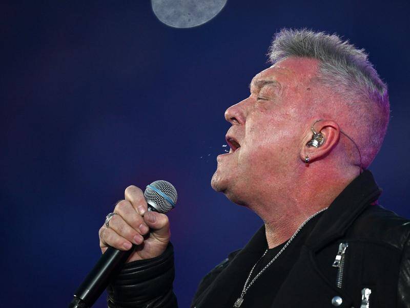 Jimmy Barnes has cancelled his gigs over summer to allow time to recover from back and hip surrgery. (Dan Himbrechts/AAP PHOTOS)