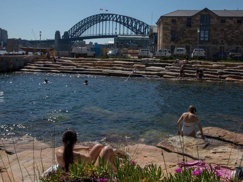 Temperatures reached 37C in some Sydney suburbs as fire crews battled blazes throughout NSW. (Brent Lewin/AAP PHOTOS)
