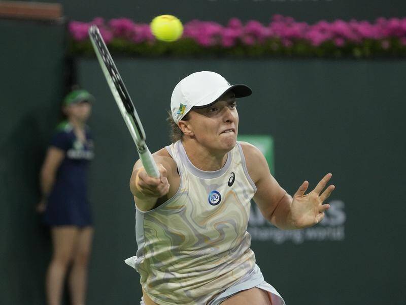 Iga Swiatek won't make a defence of her Miami Open title, suffering from a rib injury. (AP PHOTO)
