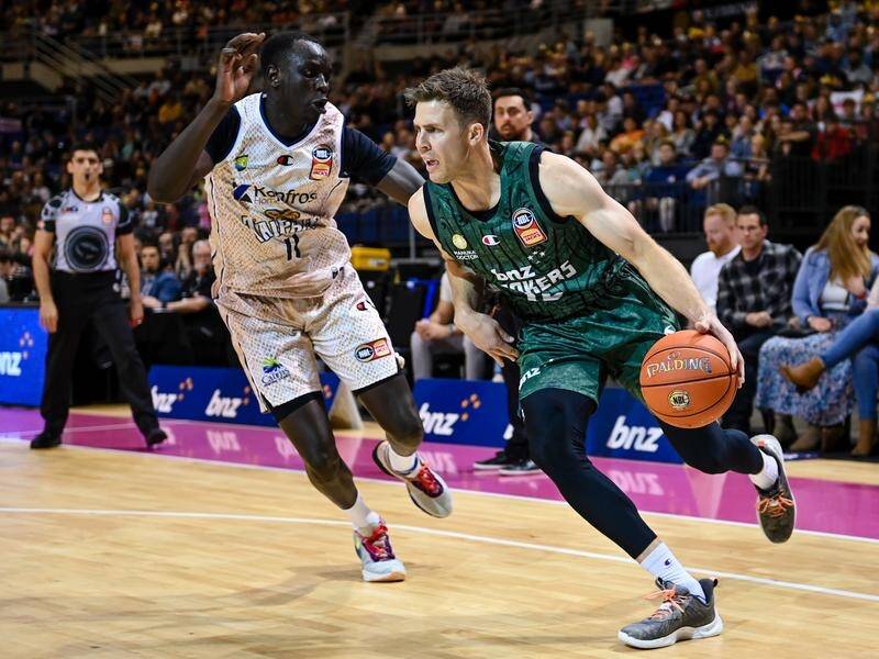 NZ Breakers veteran Tom Abercrombie (r) has confirmed his retirement at the end of the NBL season. (John Davidson/AAP PHOTOS)
