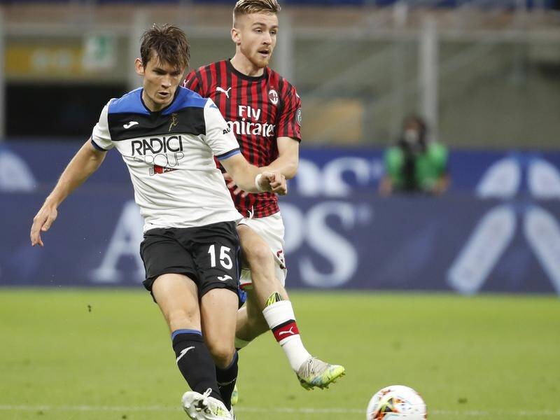 Atalanta's Marten de Roon (l) has promised to make pizzas for 1000 if they win the Champions League.