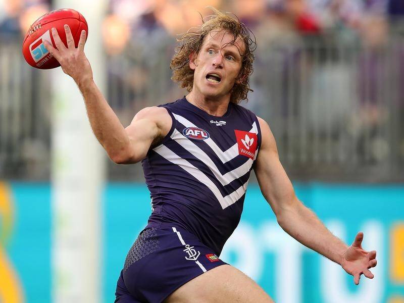 Ruckman David Mundy will extend his Fremantle career into an 18th season after signing a new deal.