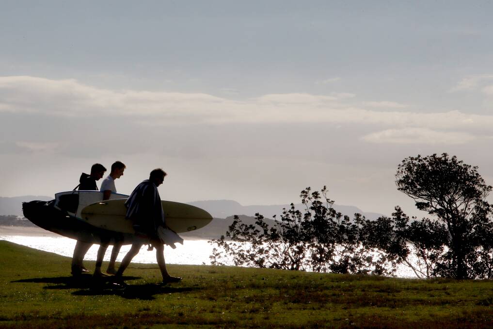 Warning for gusty winds, damaging surf along Sydney coast