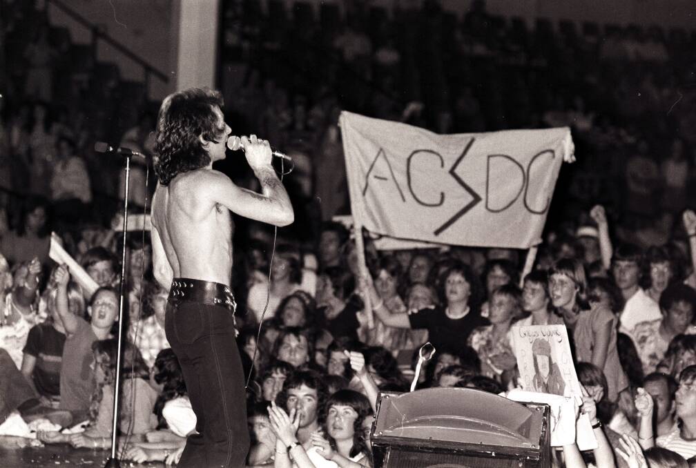 AC/DC performing at the Hordern Pavilion on 12 December 1976.Bon Scott and the crowdSMH NEWS  Picture by L.  THOMAS